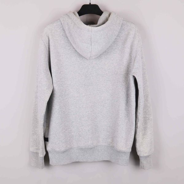 Baksida av ljusgrå hoodie med huva, utan mönster