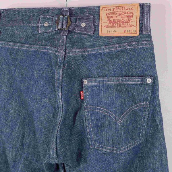 Bakficka och patch på Levi's jeans