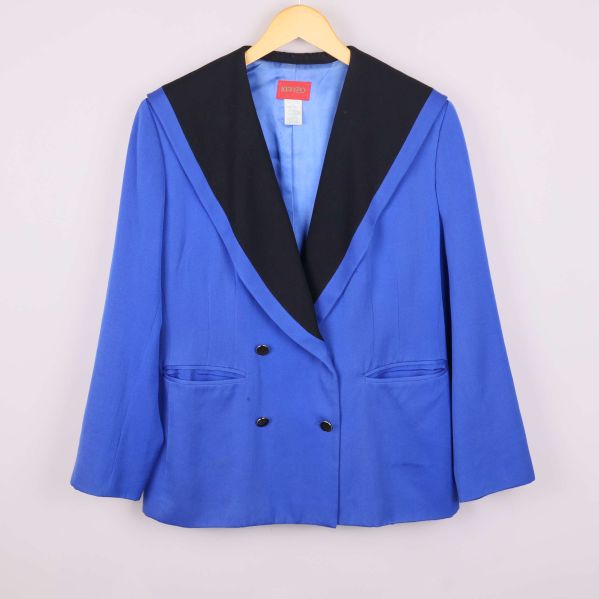 Blå kavaj med svart krage 