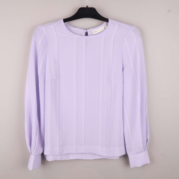 Lila blus från framsidan