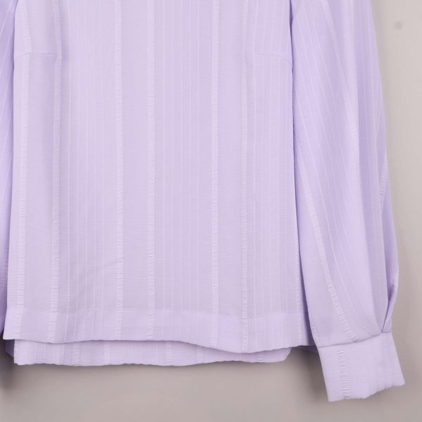 Detaljer på blusens ärmar