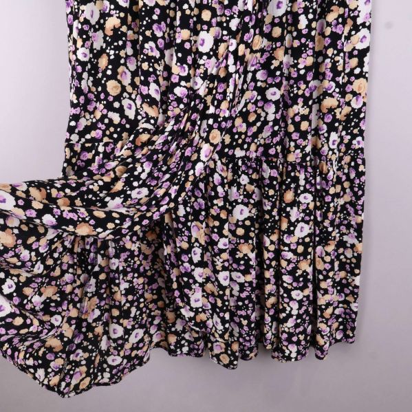 Tygstruktur och blomdetaljer