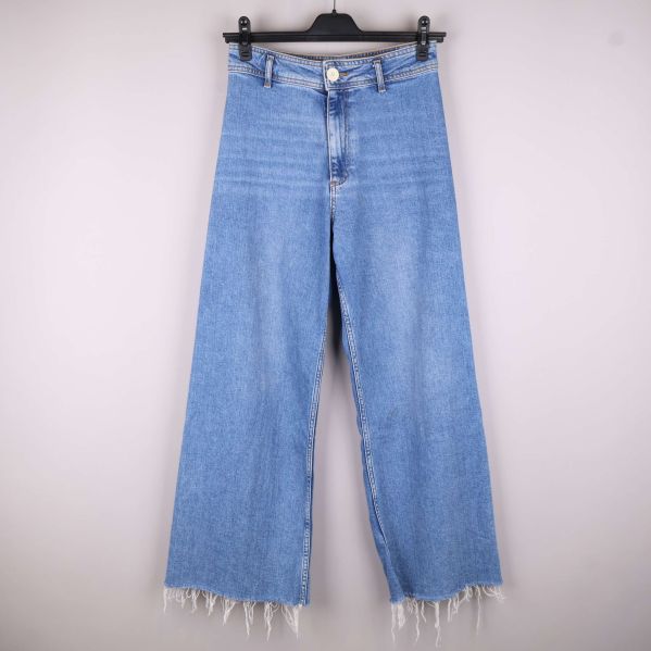Jeans framsida med fransar