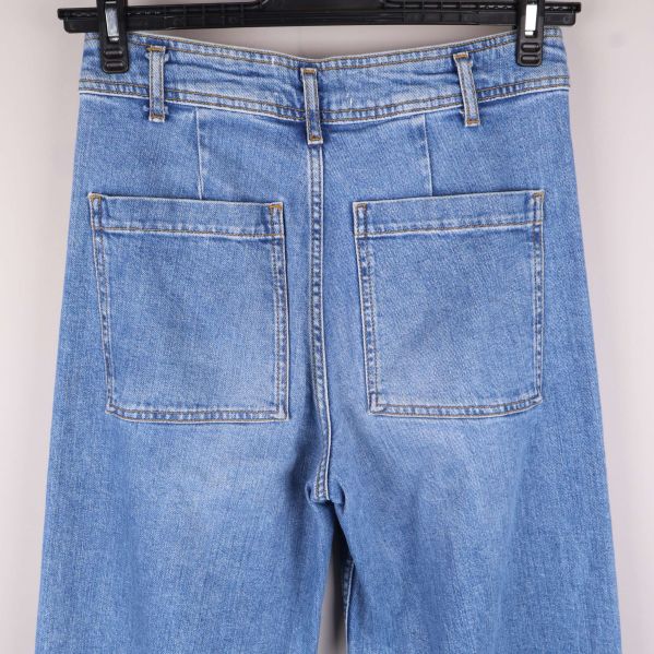 Jeans baksida och fickor