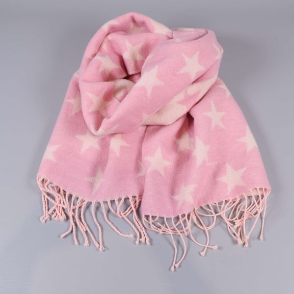 Uppackad rosa stjärnmönstrad halsduk med fransar