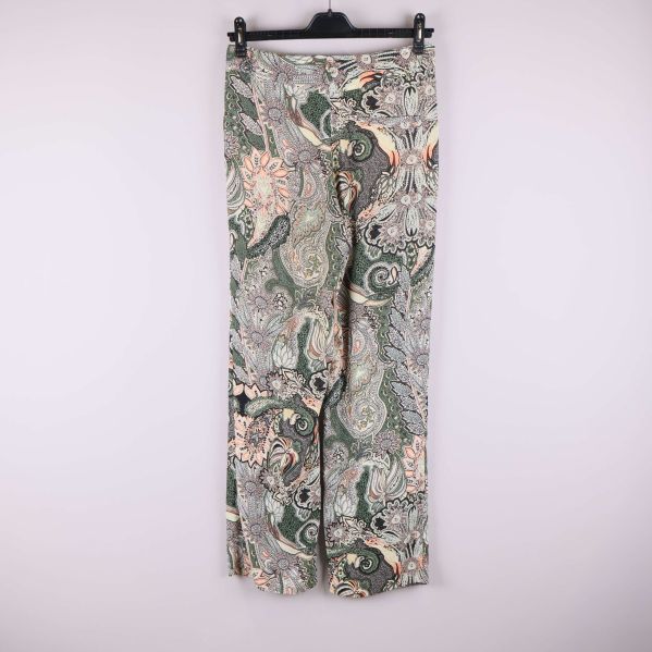 Paisleymönstrade byxor med brett ben visade bakifrån