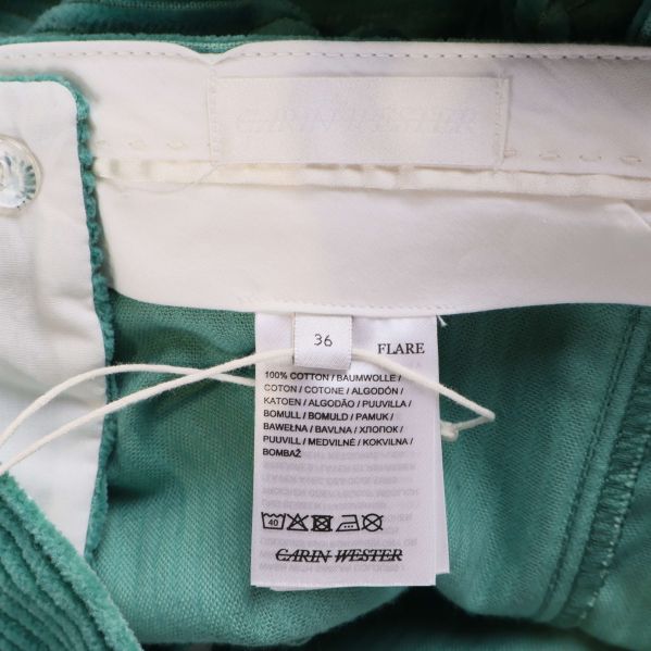 Tvätt- och materiallapp inuti byxorna med storleksangivelse