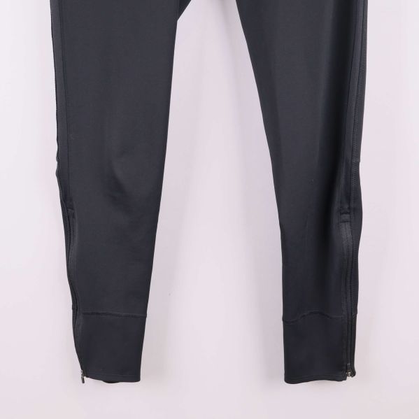 Benavslut på tights med dragkedjor