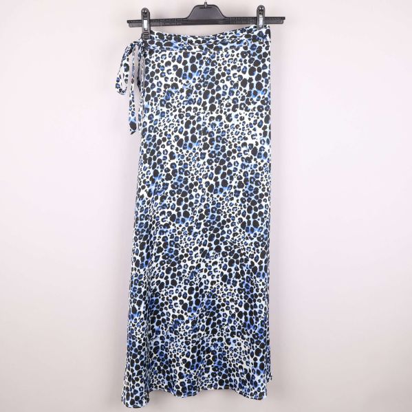 Baksida av mönstrad kjol