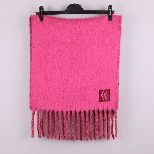 Halsduken helt utvikt med fransar och logotyp