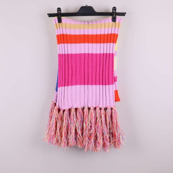 Halsduk med breda färgränder och långa fransar