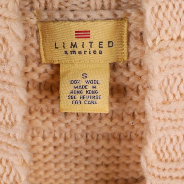 Nära bild på varumärkesetikett Limited America och material