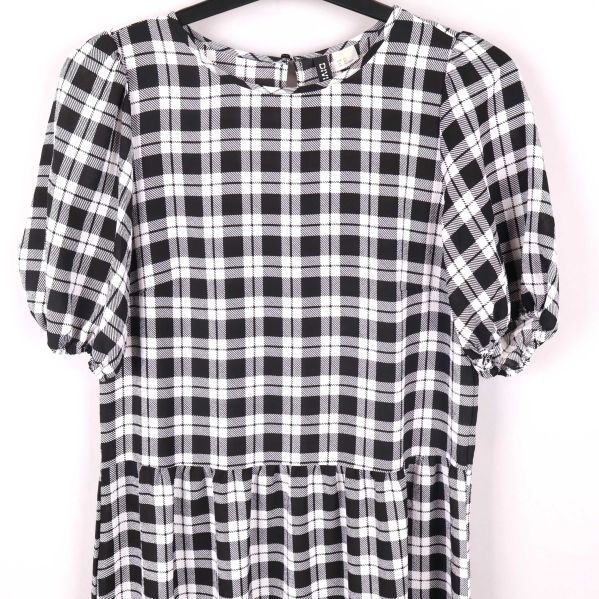 Detaljer av överdel och ärmar