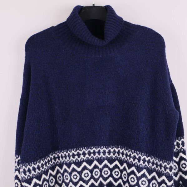 Närbild på krage och halsringning på polotröjan