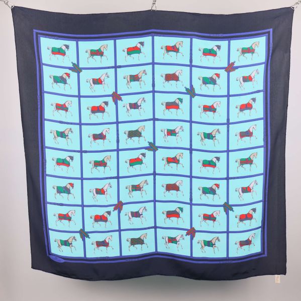 Flerfärgad scarf med hästar och grafisk kant