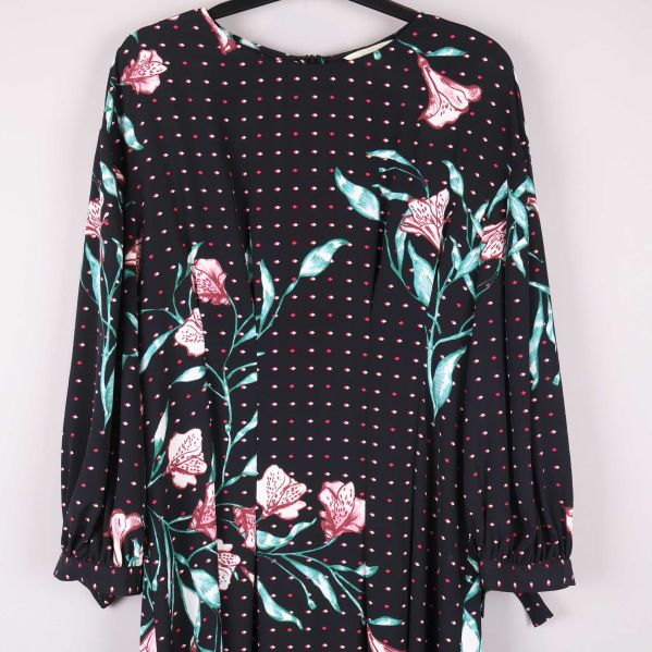 Detaljer på klänningens midja