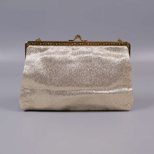 Clutchen framifrån visar glänsande struktur