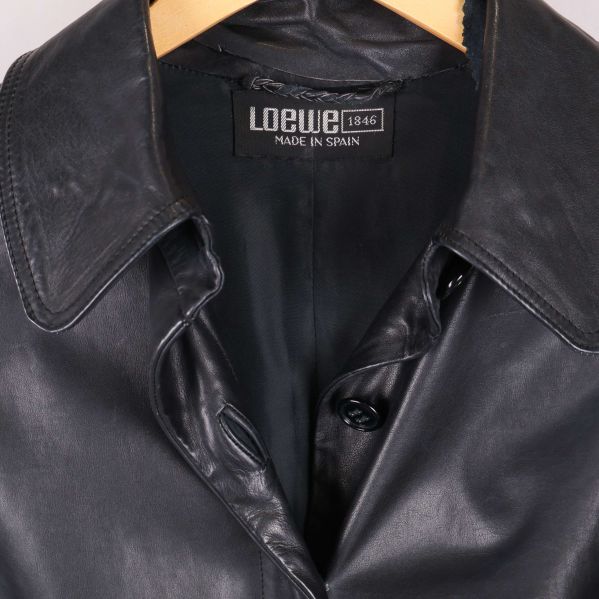 Närbild av rockens klassiska krage