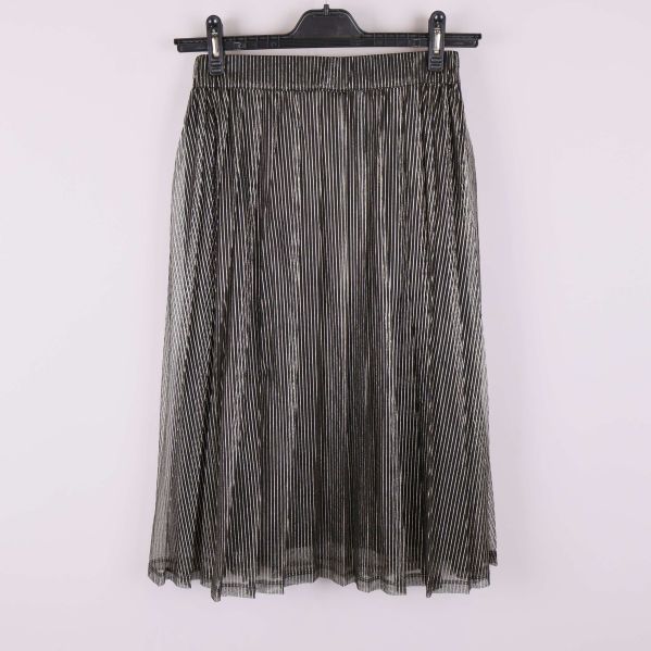 Plisserad kjol med metallicränder bakifrån