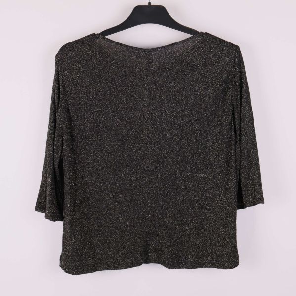 Baksida av svart glittrig topp på galge