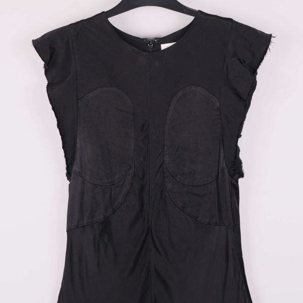 Närbild av framsidan med strukturdetaljer