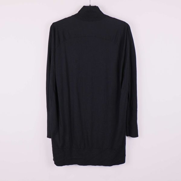 Svart lång klänning med polokrage bakifrån