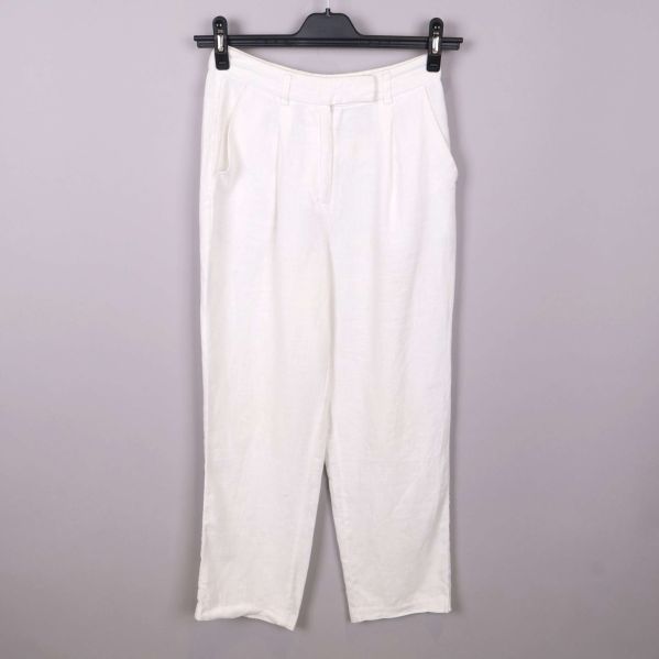 Vita linnebyxor framifrån