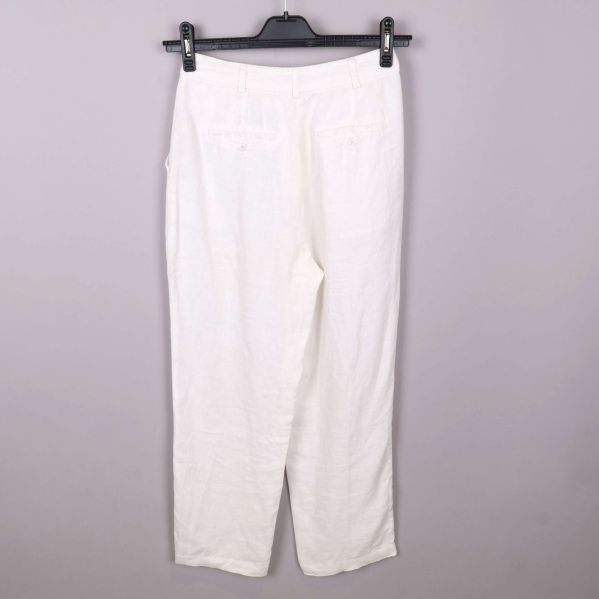 Vita linnebyxor bakifrån