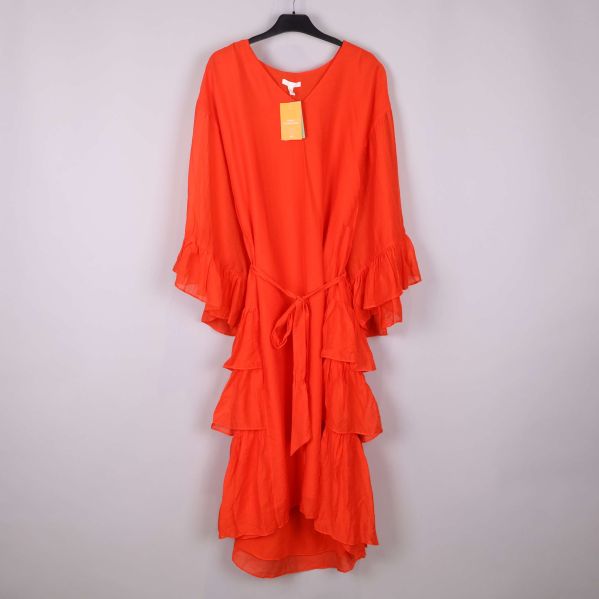 Röd klänning med volanger