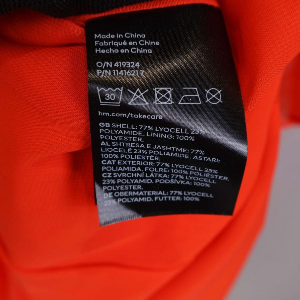 Baksida med knytband