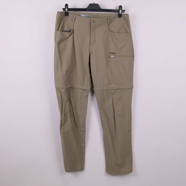 Framsidan av beige friluftsbyxa med flera fickor