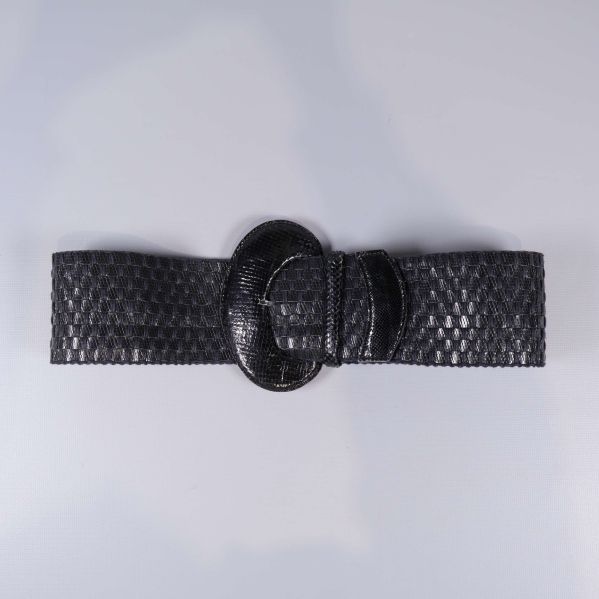 Bred svart flätad midjebälte med ovalt spänne framifrån