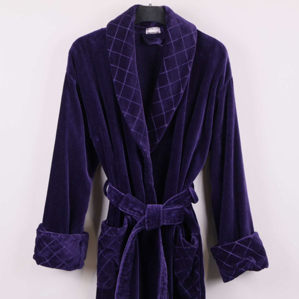 Framifrån av morgonrockens slag och fickor