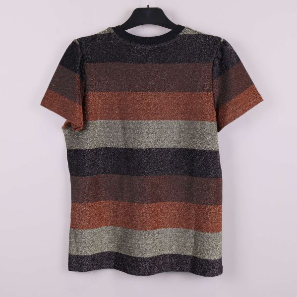 Baksida av randig t-shirt med glittereffekt