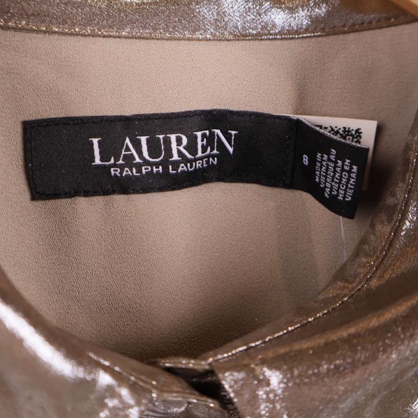 Närbild på Lauren Ralph Lauren-märke i nacken