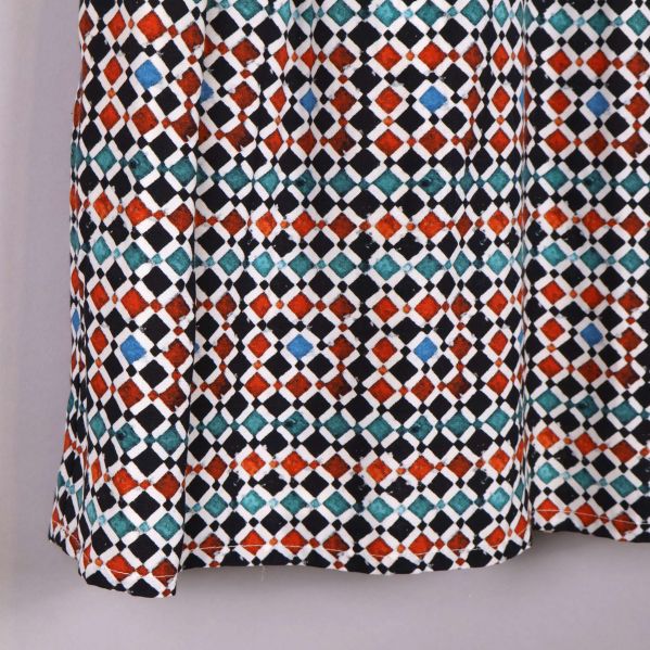 Närbild av mönstret på kjolen