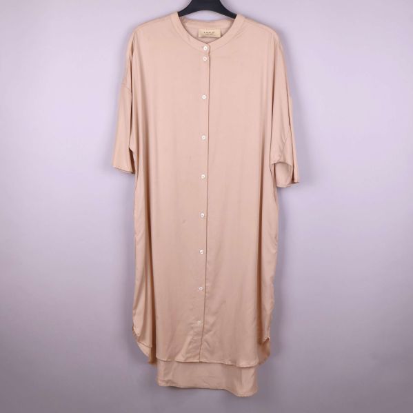 Lång skjorta framifrån