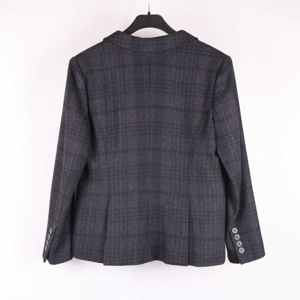 Baksida med rutigt mönster och knappar