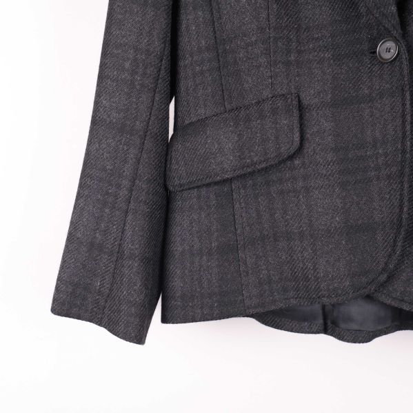 Detalj av krage och bröstficka