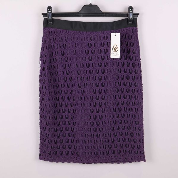 Framsida av lila kjol