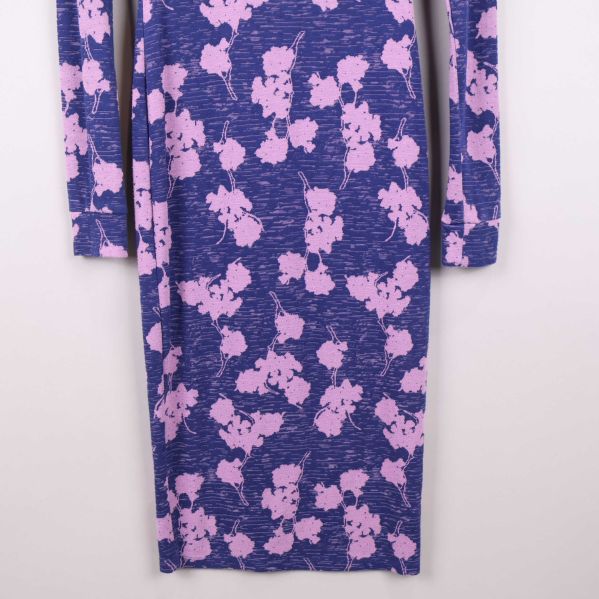 Nedre del av klänning med mönster