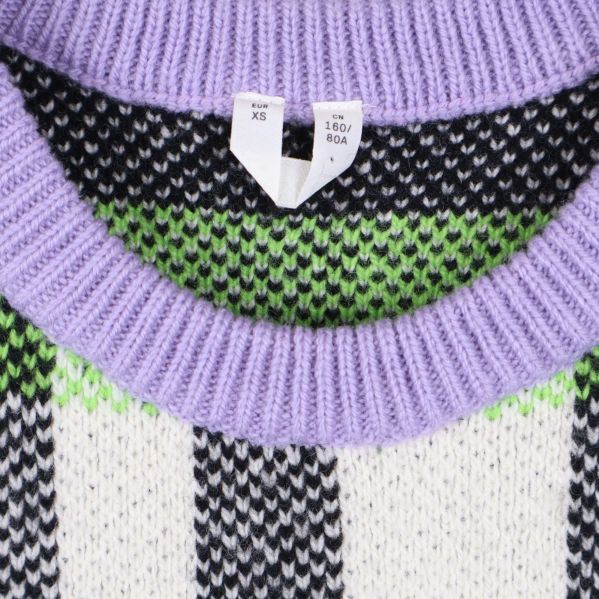 Ribbad lila halsringning