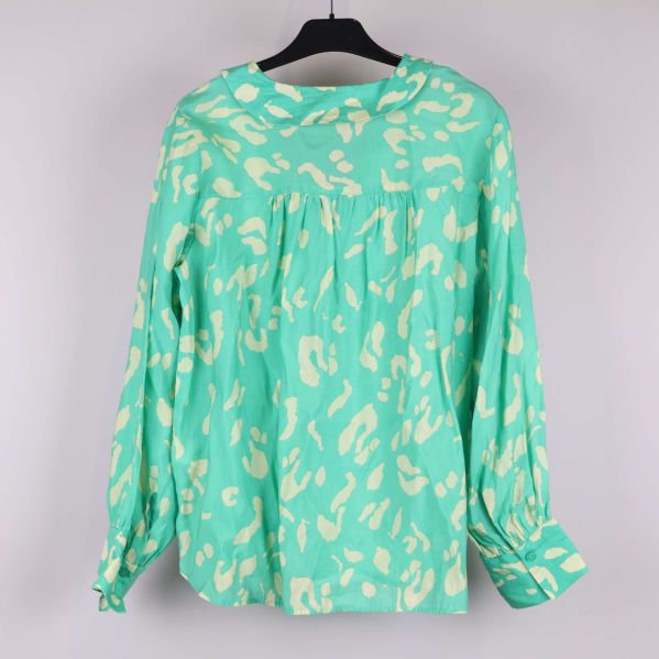 Bakifrån visning av blus