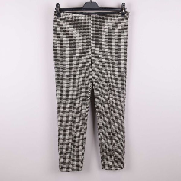 Mönstrade byxor framifrån