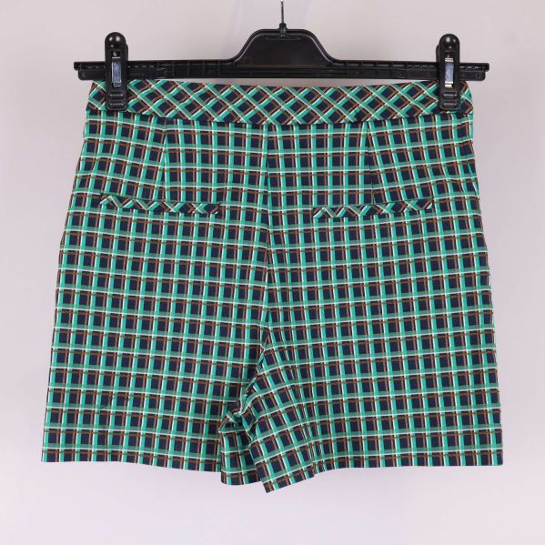 Baksida av rutiga shorts