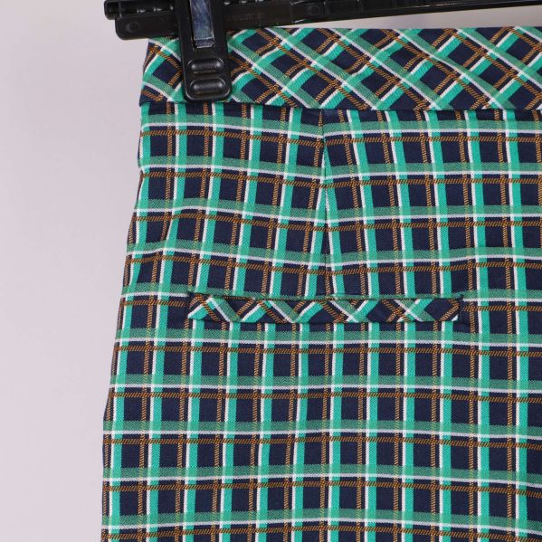 Bakficka detaljer på shortsen