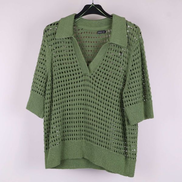 Stickad tröja med V-ringning