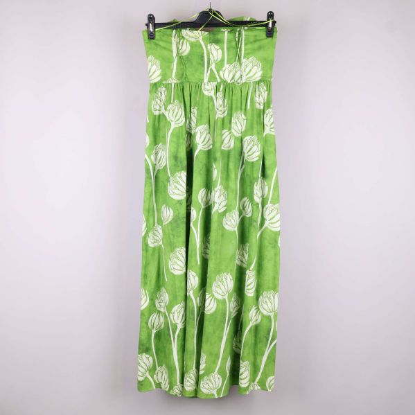 Blommig klänning bakifrån