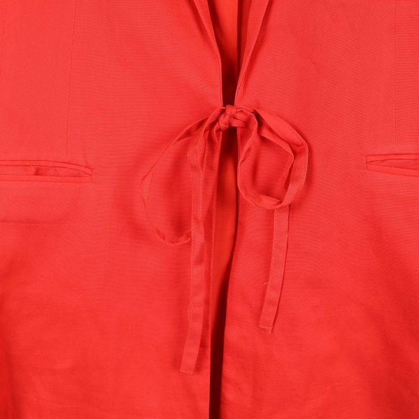 Knytdetalj på kavajen