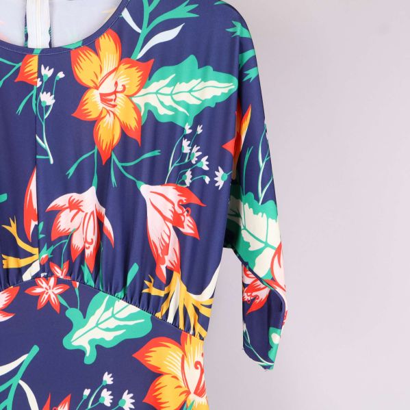 Detaljer av klänningens mönster